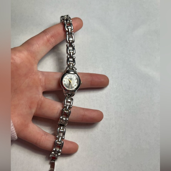 Faded Glory Silver-Tone Women’s Bracelet Watch – Japan Movement - Picture 3 of 6